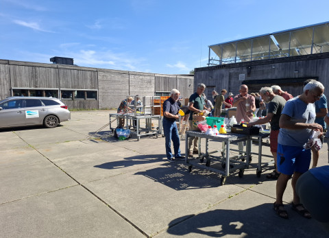 Burgerwetenschappers zetten meetapparatuur in elkaar