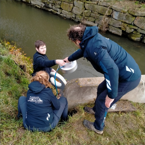 Het team van NIOO doet validatie metingen in Maastricht